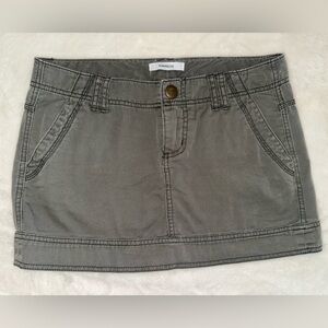 Express Women’s Mini Skirt Size 4 Olive 100% Cotton Utility Low Rise Casual Y2K